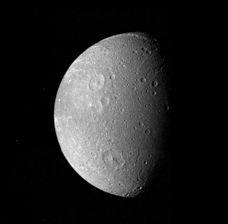 Cráteres Dido y Eneas en Dione