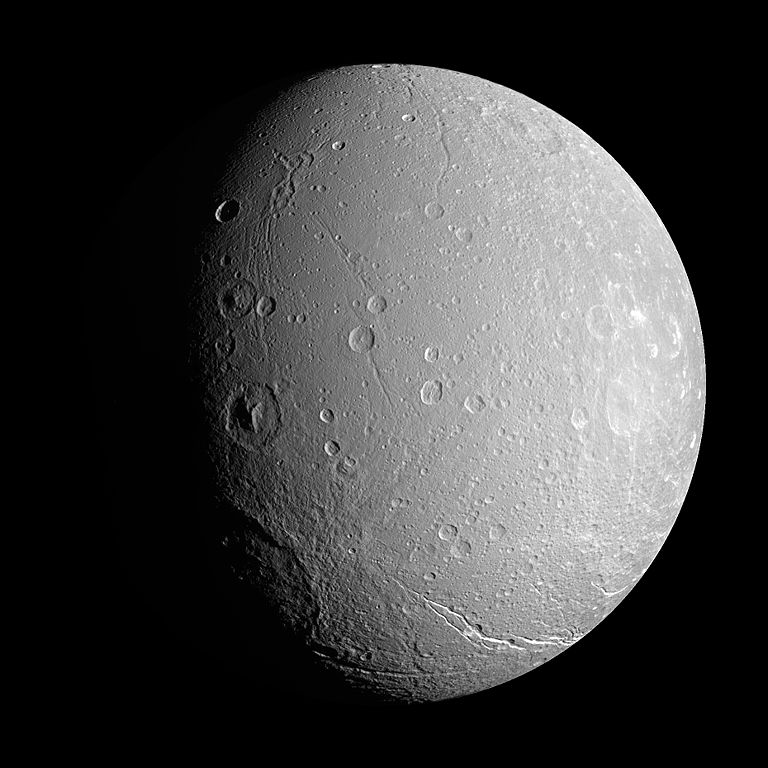 Dione vista por Cassini