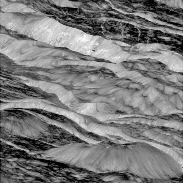 Surcos de Dione vistos por Cassini