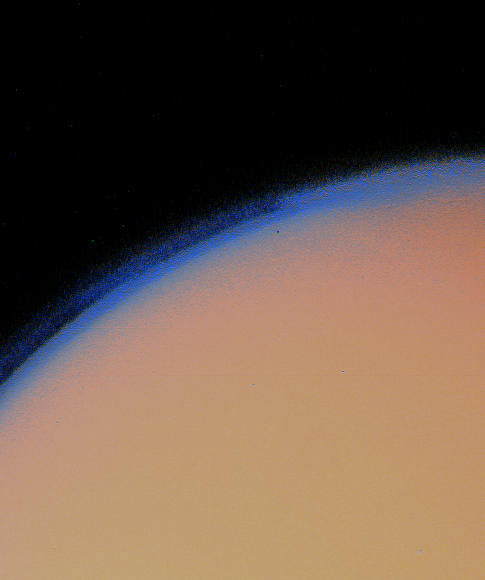 Titán, por Voyager 1