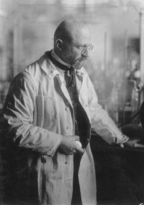 Fritz Haber en el laboratorio