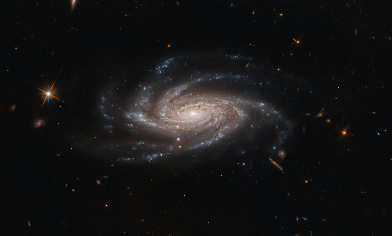 NGC2008, una galaxia espiral